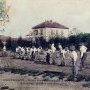 Elèves-jardiniers au potager (ca 1900)